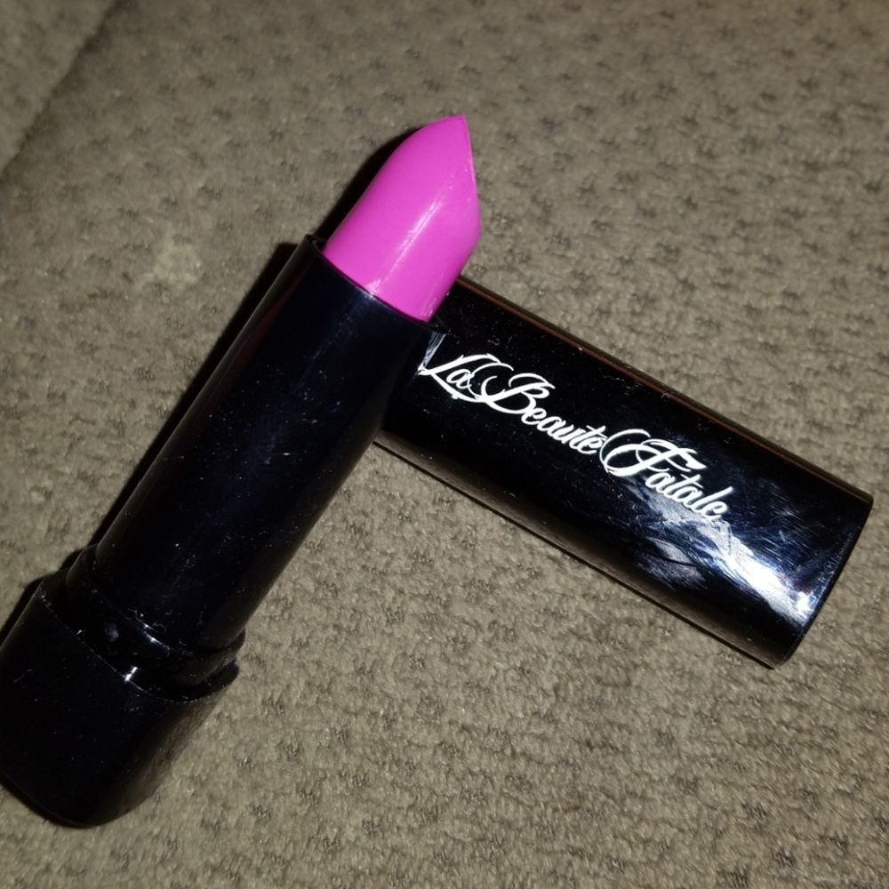 FREE with bundle Lipstick